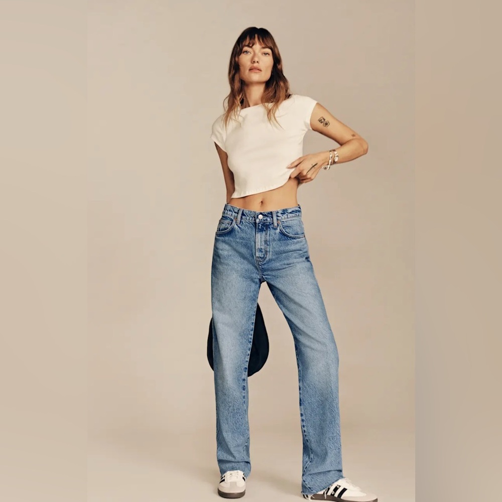 Reformation Val 90s Mid Rise Straight Jeans Blue - Size 29; 32” inseam.